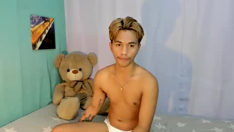 Snapshot of gwapoako100 chatting on December 8, 1:24 am Pitz Sonido Herndon online show from December 8, 1:24 am