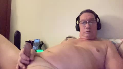 Snapshot of gwashere4u chatting on December 29, 3:54 am gwashere4u online show from December 29, 3:54 am