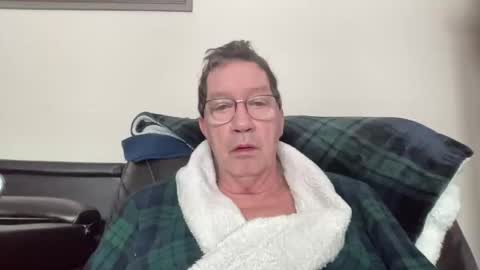 Snapshot of gwashere4u chatting on February 3, 1:08 pm gwashere4u online show from February 3, 1:08 pm