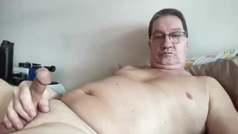 Snapshot of gwashere4u chatting on February 11, 4:24 pm gwashere4u online show from February 11, 4:24 pm