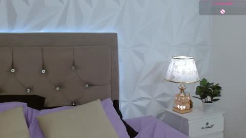 Gwen Drew online show from February 10, 1:48 pm