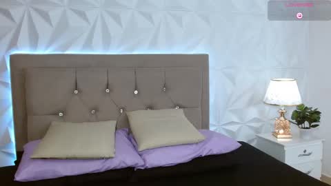 Gwen Drew online show from February 18, 1:29 pm