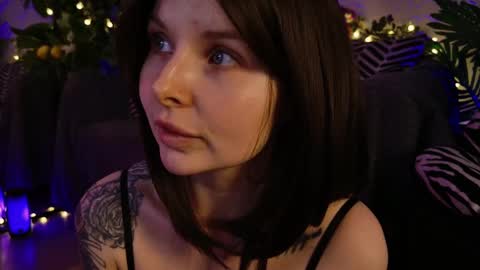 gwenhilton online show from March 11, 5:38 am