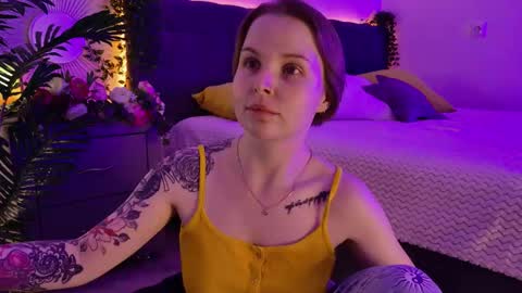 gwenhilton online show from October 11, 5:28 am