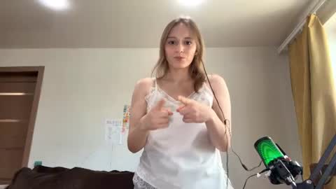 Snapshot of gwenndimsdale chatting on June 23, 5:27 am Eva online show from June 23, 5:27 am