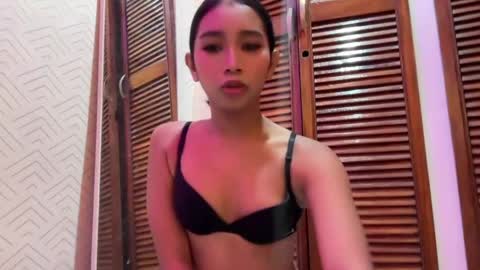 gwyneth_licious online show from May 31, 12:12 pm