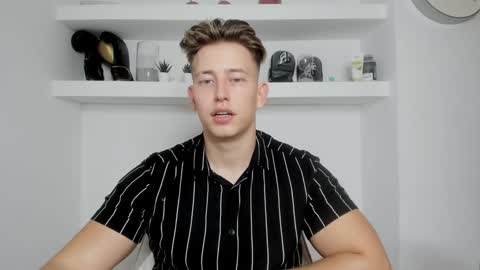 Snapshot of gym_alpha chatting on December 5, 6:55 pm Oliver online show from December 5, 6:55 pm