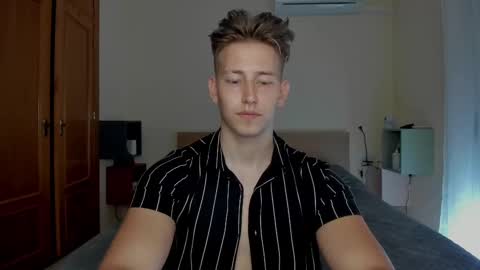 Snapshot of gym_alpha chatting on February 16, 4:42 pm Oliver online show from February 16, 4:42 pm