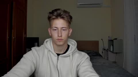 Snapshot of gym_alpha chatting on February 17, 9:19 pm Oliver online show from February 17, 9:19 pm