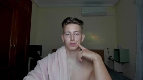 Snapshot of gym_alpha chatting on March 4, 12:50 am Oliver online show from March 4, 12:50 am