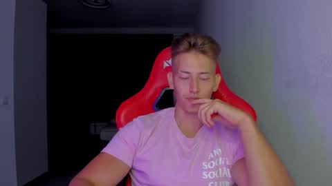 Snapshot of gym_alpha chatting on November 14, 12:20 am Oliver online show from November 14, 12:20 am