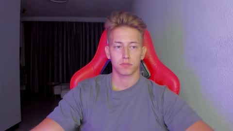 Snapshot of gym_alpha chatting on November 27, 9:39 pm Oliver online show from November 27, 9:39 pm