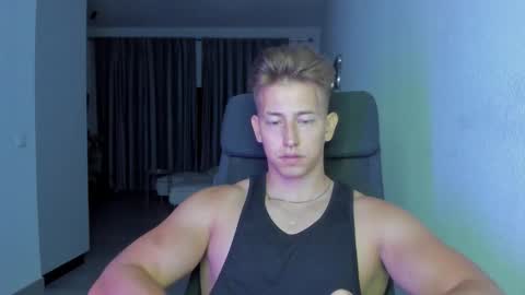 Snapshot of gym_alpha chatting on November 28, 11:29 pm Oliver online show from November 28, 11:29 pm