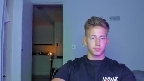 Snapshot of gym_alpha chatting on December 17, 10:38 pm Oliver online show from December 17, 10:38 pm