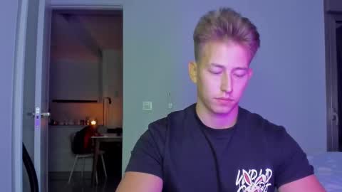 Snapshot of gym_alpha chatting on December 19, 8:27 pm Oliver online show from December 19, 8:27 pm