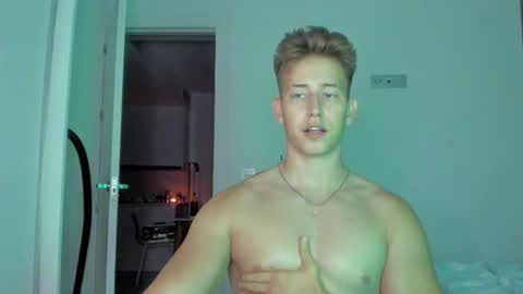 Snapshot of gym_alpha chatting on December 21, 12:29 am Oliver online show from December 21, 12:29 am