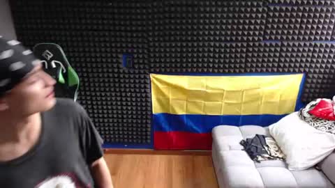 Snapshot of gymbro42 chatting on June 18, 10:03 pm Gymbro42 online show from June 18, 10:03 pm
