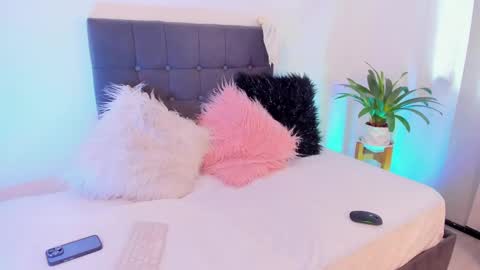 Samy Velvet    dayatorres 23 Followme online show from March 5, 7:17 pm