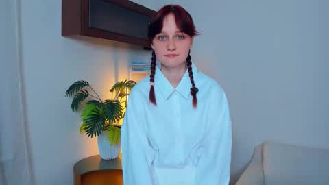 Kelly  Lilly online show from September 12, 7:03 pm