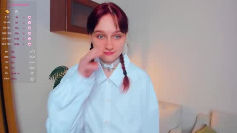 Kelly  Lilly online show from October 3, 7:00 pm