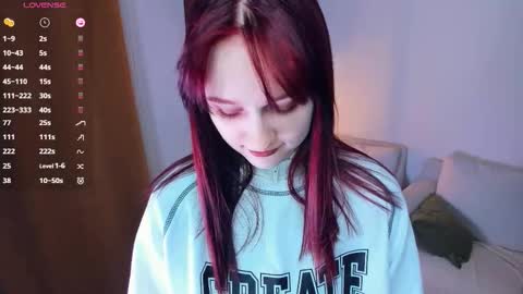 Kelly  Lilly online show from February 4, 6:47 pm