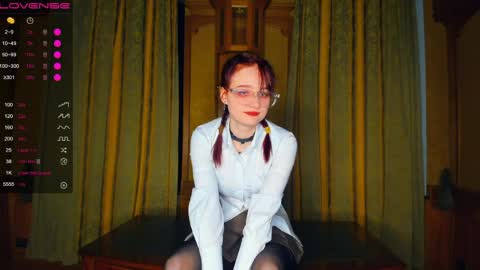 Kelly  Lilly online show from March 31, 8:09 pm