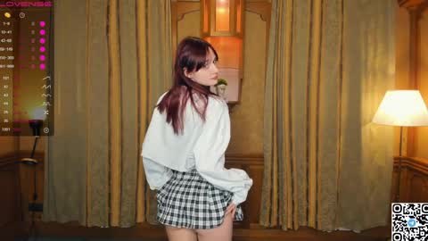 Kelly  Lilly online show from April 17, 8:12 pm