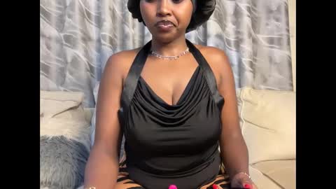 Snapshot of h_o_t_goddess chatting on February 18, 7:10 pm h_o_t_goddess online show from February 18, 7:10 pm