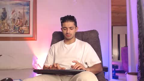 Snapshot of hadez_69 chatting on March 28, 3:33 pm HADEZ online show from March 28, 3:33 pm