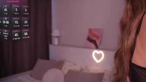 Snapshot of hadleynichols chatting on June 18, 2:12 am Hi Im Rebecca Glad to see you in my room PVT is open online show from June 18, 2:12 am
