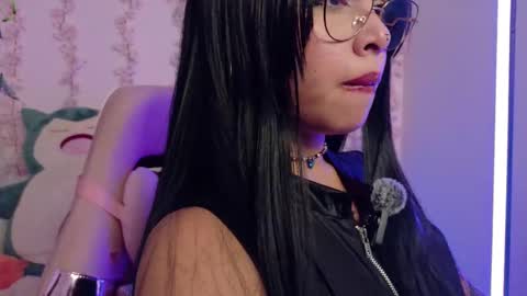 Haely online show from March 3, 11:43 pm