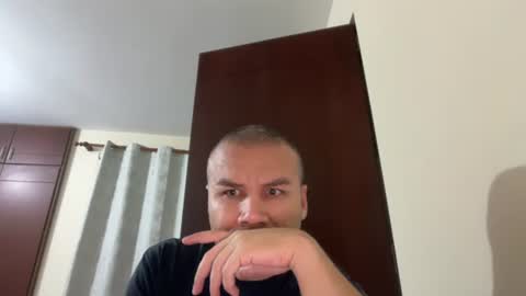 Snapshot of hagen2704 chatting on July 29, 2:43 am hagen2704 online show from July 29, 2:43 am