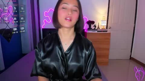 Snapshot of hailee_delevinge chatting on April 12, 11:43 pm eurasian girl andrea online show from April 12, 11:43 pm