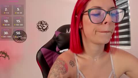 Snapshot of haileebeer_ chatting on October 15, 3:23 pm Hailee online show from October 15, 3:23 pm