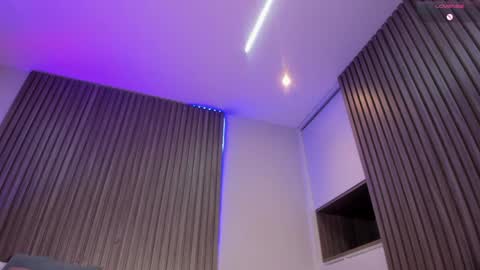 laura online show from April 15, 2:57 pm