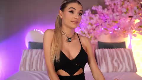 Snapshot of hailey_madow chatting on July 22, 9:12 am Hailey online show from July 22, 9:12 am