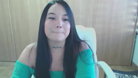 Snapshot of hailey_rosss chatting on May 9, 7:52 pm Hailey online show from May 9, 7:52 pm