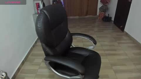 Snapshot of haileyevans chatting on December 27, 5:31 am Greth online show from December 27, 5:31 am