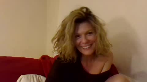 Snapshot of haileys123 chatting on February 16, 2:31 am Hailey online show from February 16, 2:31 am