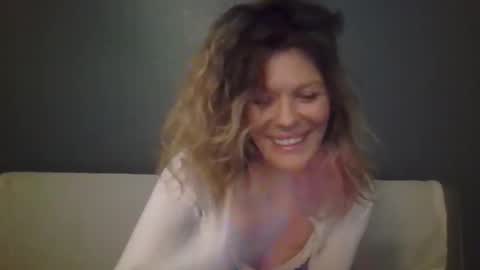 Snapshot of haileys123 chatting on October 10, 9:25 pm Hailey online show from October 10, 9:25 pm
