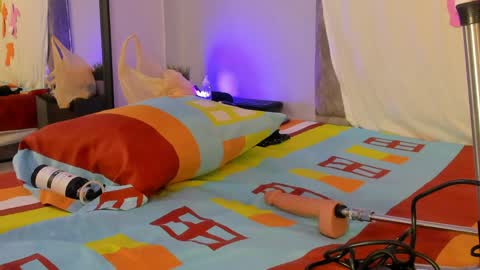 haileysans online show from April 3, 12:03 pm