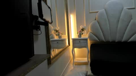 haileysans online show from April 13, 11:37 am