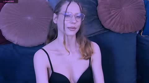 Snapshot of haileysinclair chatting on May 28, 8:17 pm Carla online show from May 28, 8:17 pm