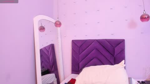 haileystonei online show from February 13, 12:00 pm