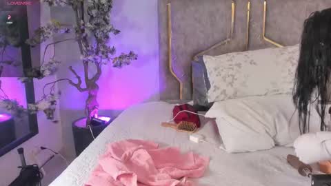 haileystonei online show from September 13, 11:21 am