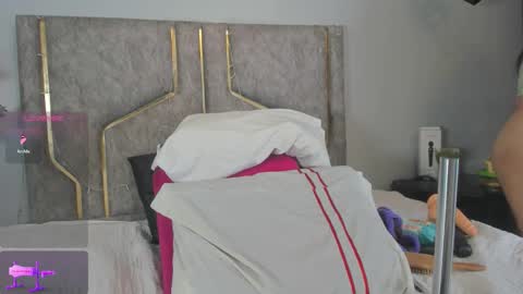 haileystonei online show from September 27, 11:48 am