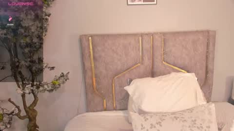 haileystonei online show from October 1, 1:06 pm