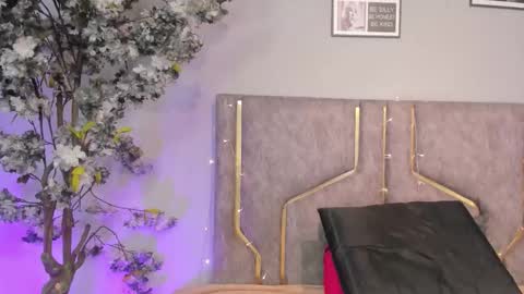 haileystonei online show from November 7, 11:32 am