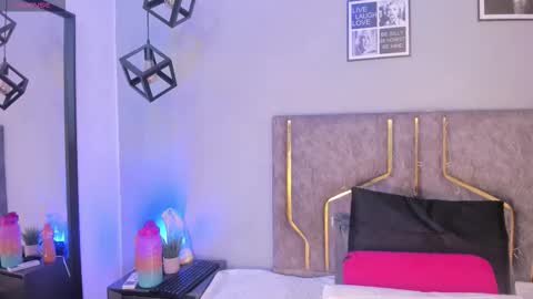 haileystonei online show from February 10, 11:36 am