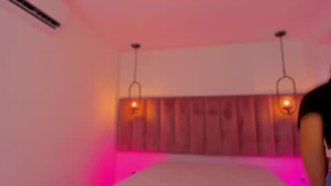 Snapshot of haily_b chatting on February 17, 7:42 pm Haily online show from February 17, 7:42 pm